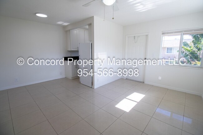 Building Photo - 2nd Floor corner 1/1 in GREAT Location - Pool- Laundry on Site