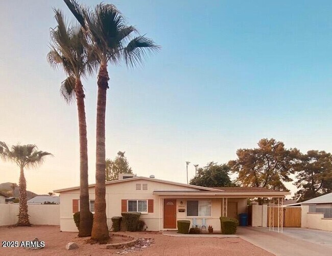 Primary Photo - 3016 E Corrine Dr