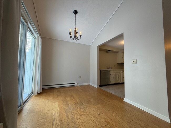 Building Photo - 9-11 Oakview Dr