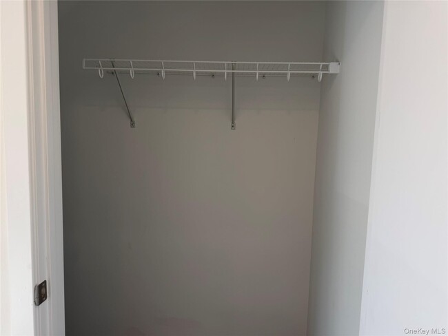 Building Photo - 5 Colonial Dr