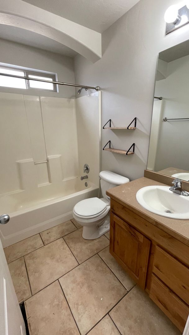 Building Photo - Beautiful 3 bedroom 2 bath home is Eagle M...