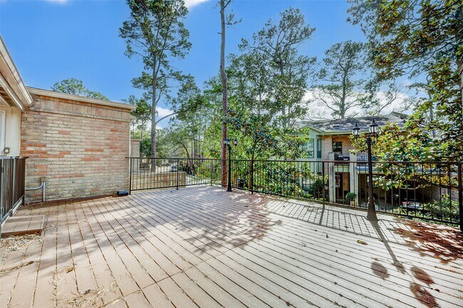 Building Photo - 201 Vanderpool Ln
