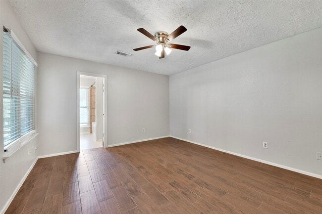 Building Photo - 2502 Ewell Dr