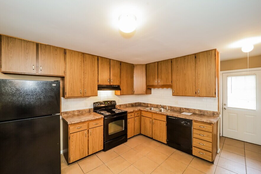 Building Photo - 6237 Continental Cir