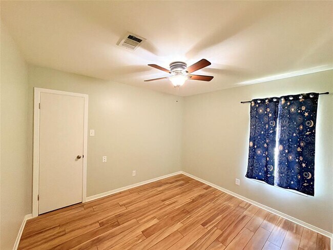 Building Photo - 5014 Evans Ave