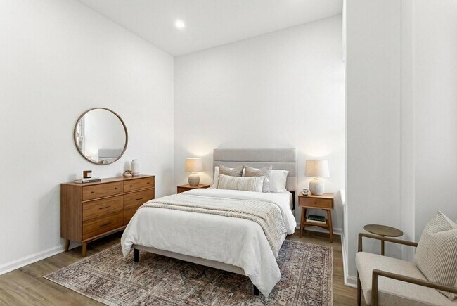 Building Photo - 419 5th St