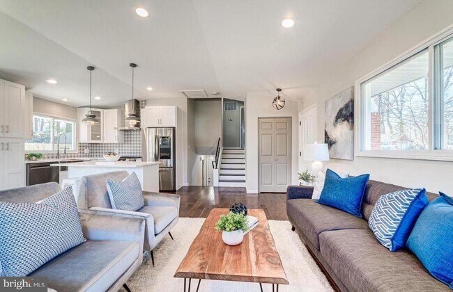 Building Photo - 4207 Woodland Dr