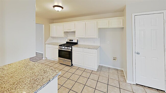 Building Photo - 6816 NW 136th Pl