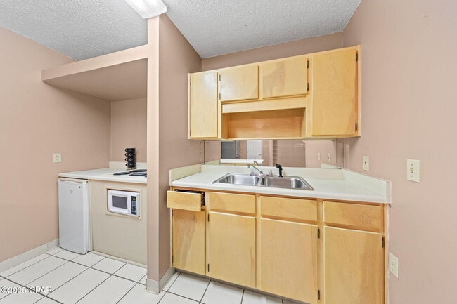 Building Photo - 301 Fairway Blvd