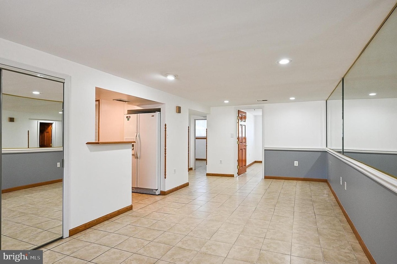 Picture of space - 5700 Chapin Ave