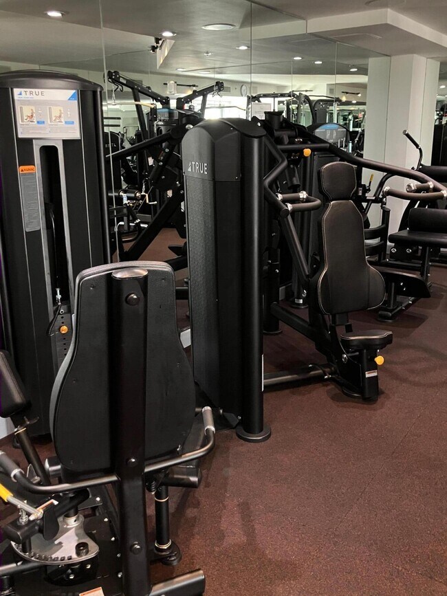 Building Photo - 1551 N Flagler Dr