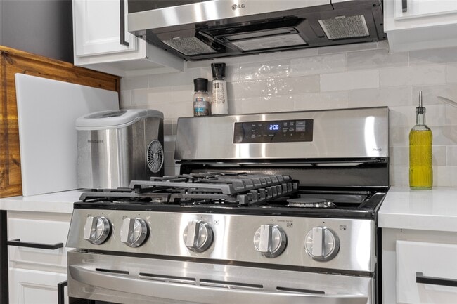 Building Photo - 711 Audra Ln