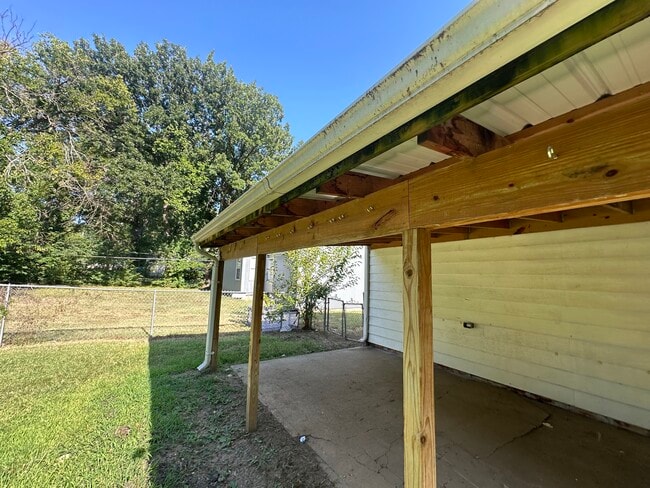 Building Photo - 470 Fieldcrest Dr