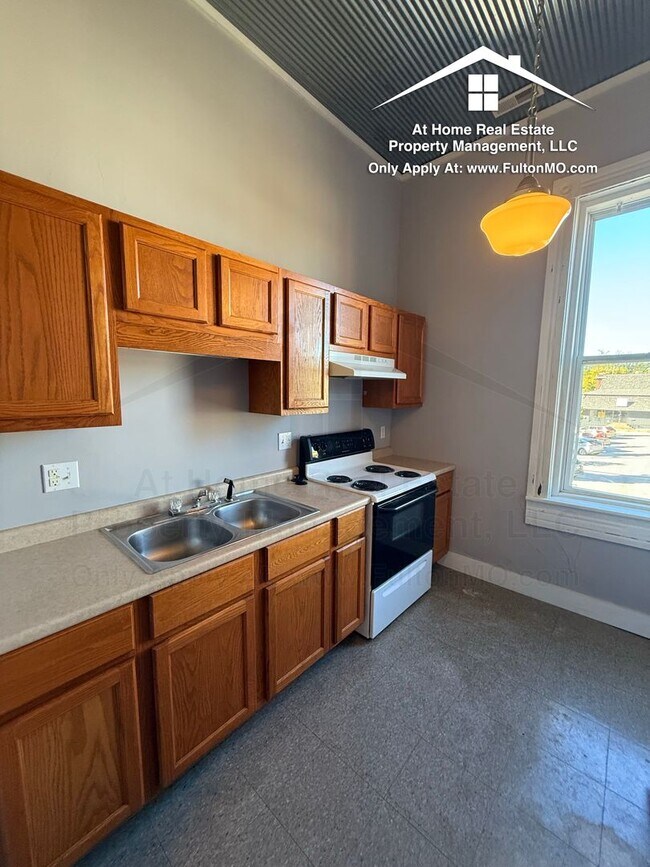 Building Photo - 504 Nichols St