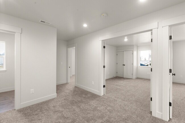 Building Photo - Newer 4 bedroom w/ 3 car garage