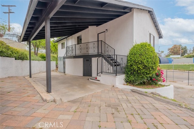 Building Photo - 2254 Riverside Dr