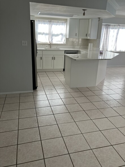 Kitchen - 9837 Marlinton Ln