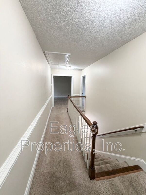 Building Photo - 242 N Marion Dr