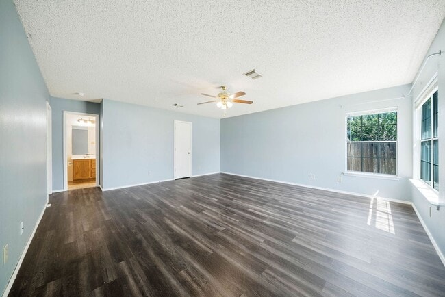 Building Photo - 3 Bedroom and 2 Bathroom located  in Brentfield Subdivision