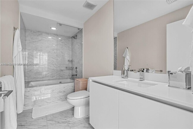 Building Photo - 650 NE 32nd St