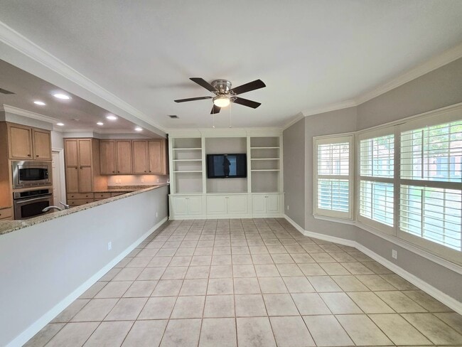 Building Photo - 3343 Chantarene Dr