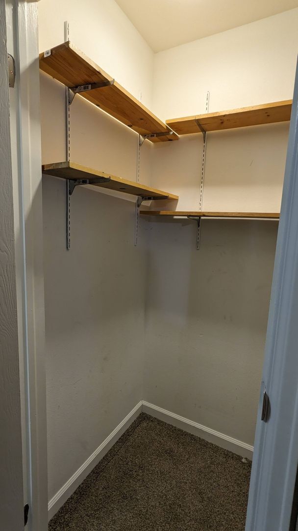 Building Photo - SPACIOUS TWO STORY 3 BED/2.5 BATH WITH FENCED BACKYARD IN CUL-DE-SAC!