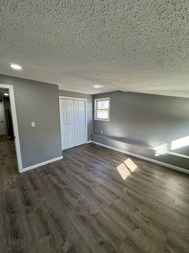 Building Photo - 1036 Chicopee St