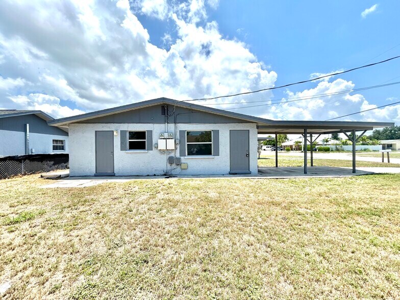 Building Photo - 6204 42nd Ave W