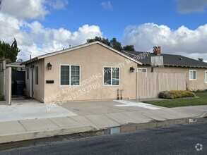 Building Photo - 917 E Cypress St