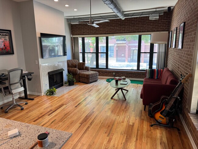 Building Photo - 2943 N Lincoln Ave