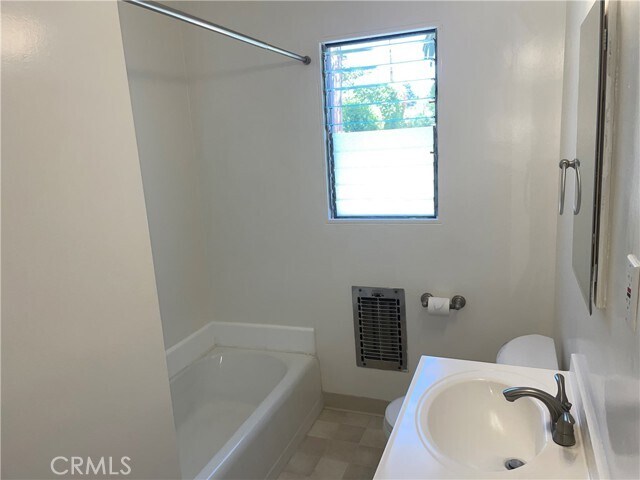 Building Photo - 630 San Vicente Blvd