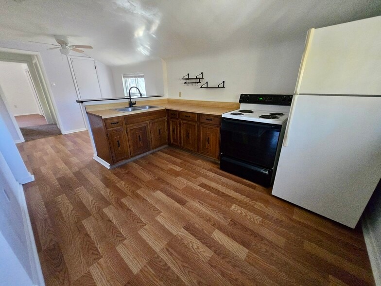 Kitchen - 2612 Louisiana Ave