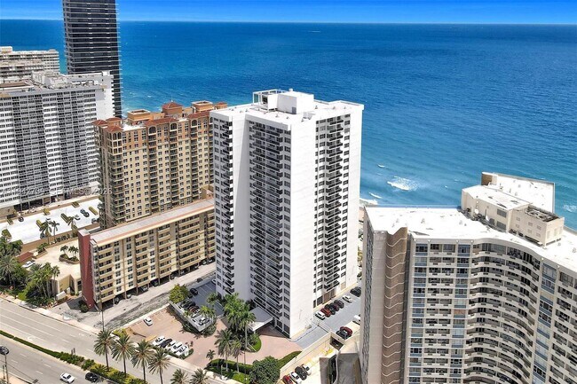 Building Photo - 3140 S Ocean Dr