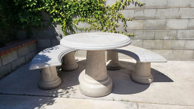 Building Photo - Spacious 3BR Home in Quiet Spring Valley Neighborhood – Bright, Comfortable Living