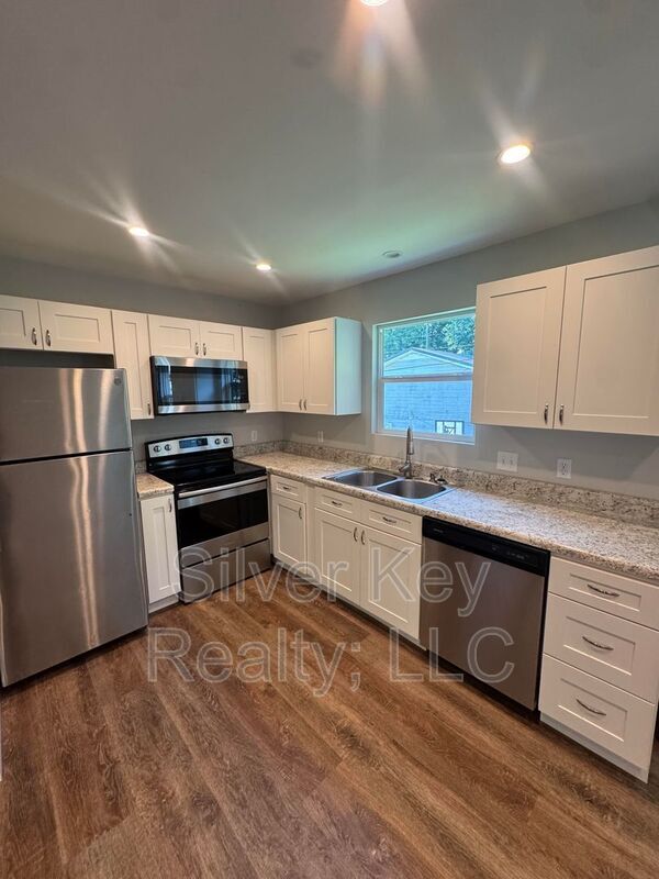 Building Photo - 1603 Hutsell Dr