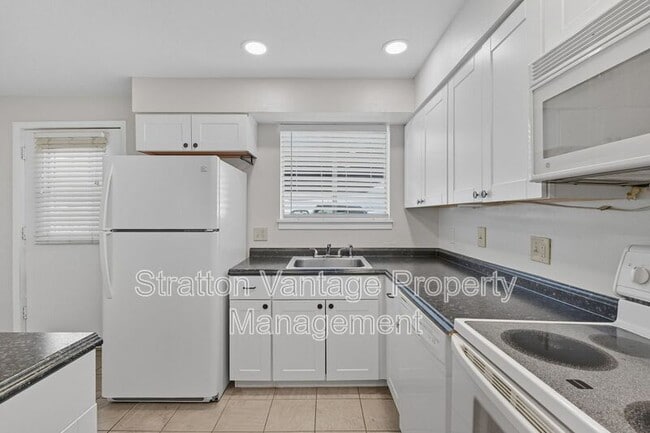 Building Photo - 4114 E Calle Redonda