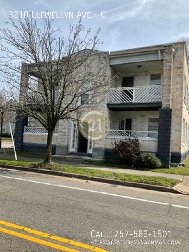 Building Photo - 3210 Llewellyn Ave