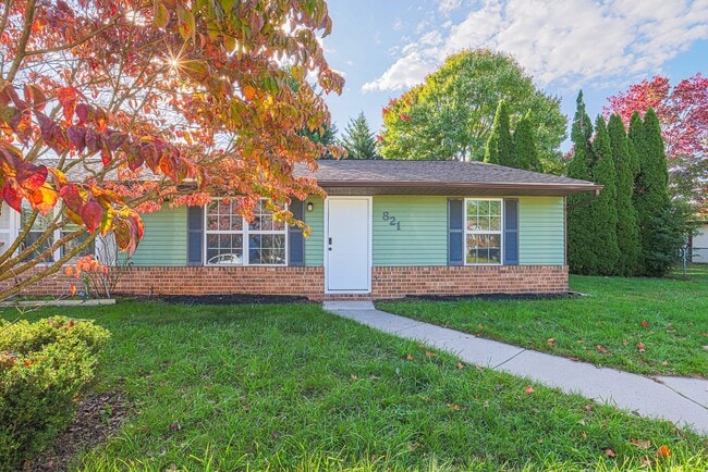 Building Photo - 821 Johahn Dr