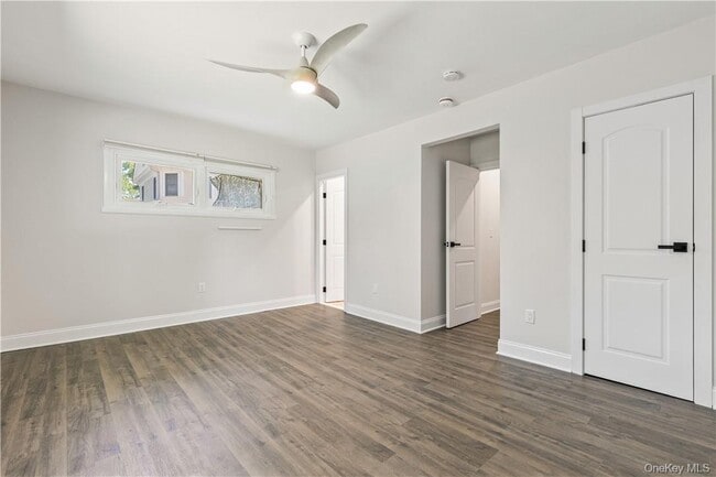 Building Photo - 17 Soundview Ave