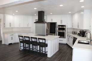 Building Photo - 8111 N 65th St
