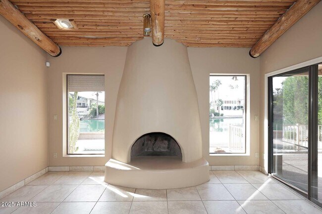 Building Photo - 9969 E Bayview Dr