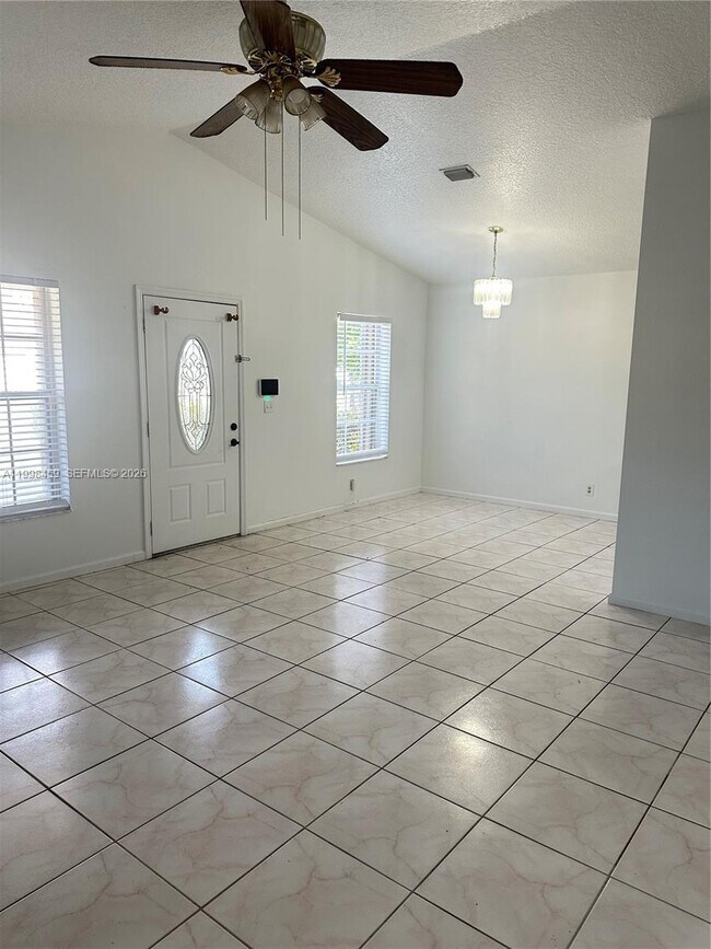 Building Photo - 1139 Freshwater Lakes Dr