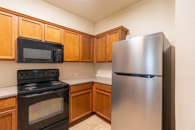 Building Photo - 2228 Stonepark Pl