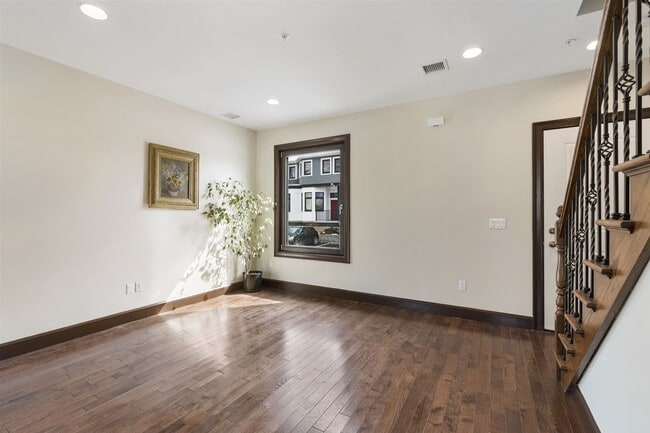 Building Photo - 585 Hoboken Rd