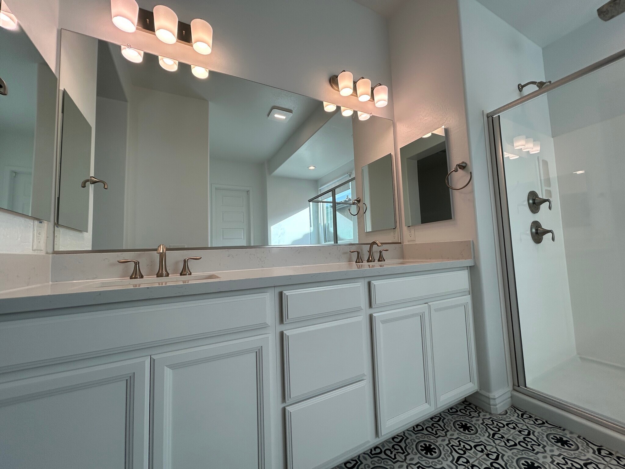 Building Photo - 8731 W Wagon Wheel Dr