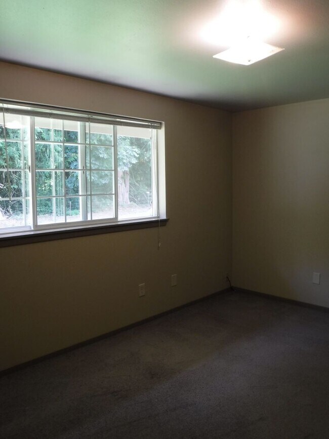 Building Photo - Just Reduced!! Two Bedroom, One Bath duplex in South Hill- One-Level Living on a Quiet Dead End S...