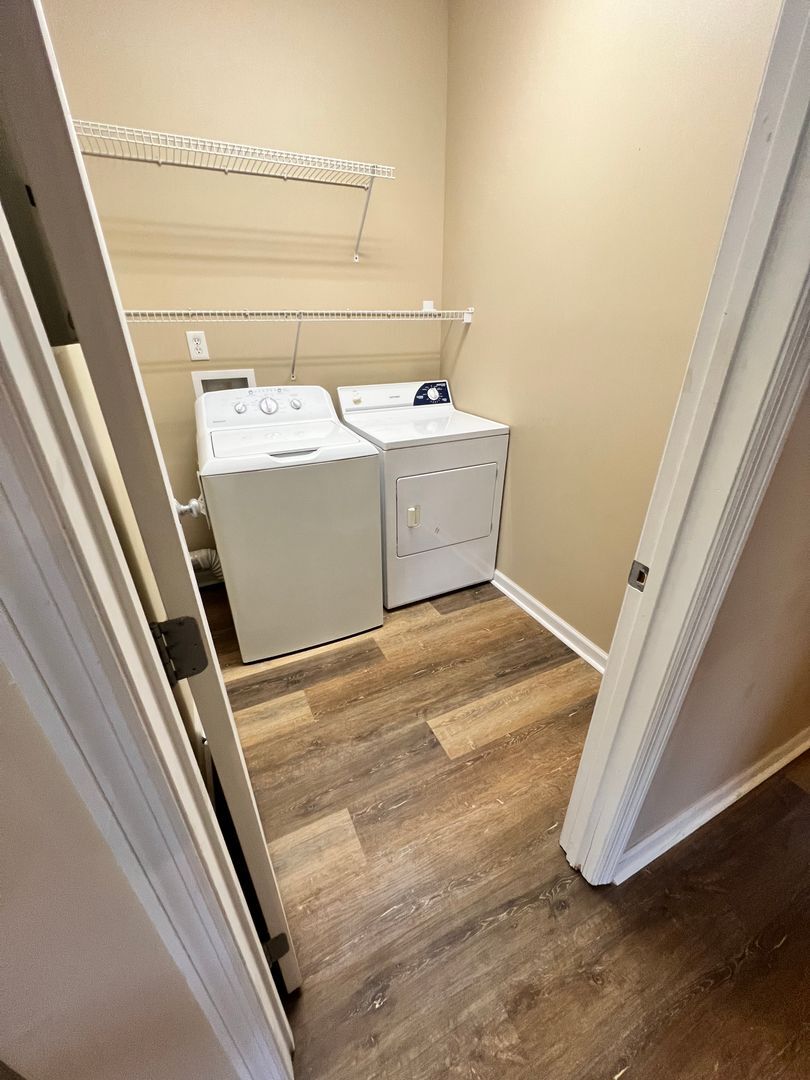 Building Photo - 303 N Ross St