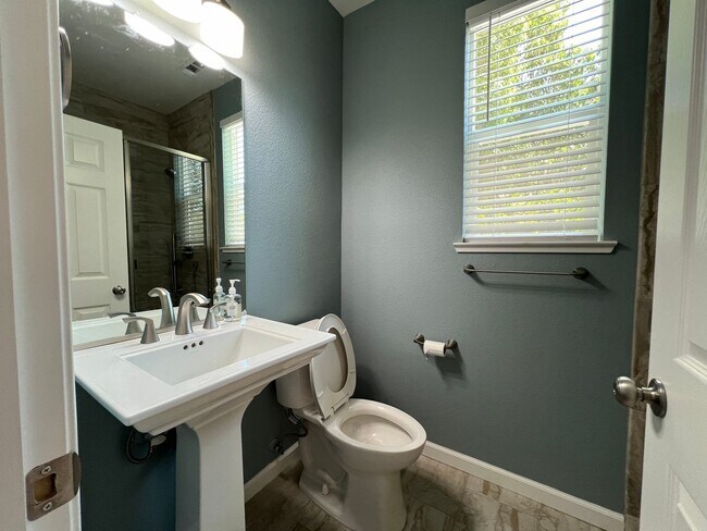 Building Photo - Completely Remodeled home in desirable Mou...