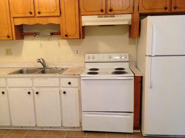 Building Photo - 2 Bedroom Duplex/ Rockingham