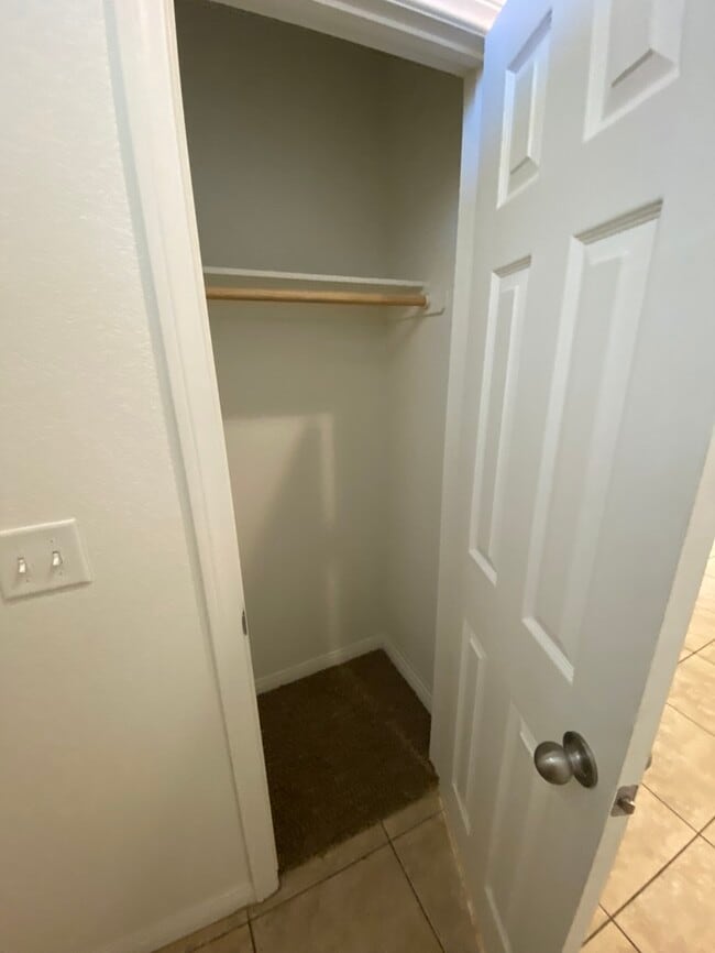 Building Photo - Spacious Single Story 3- Bedroom Home!